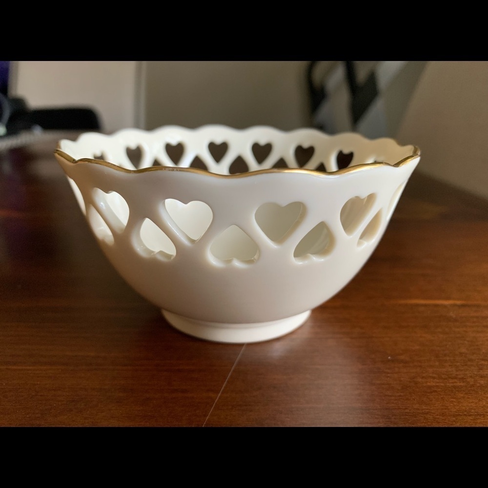 Lenox Hearts Collection Footed Small 24K Gold Trim Bowl - Picture 12 of 13